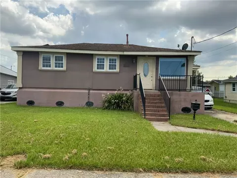 2520 Rose Dr, Gretna, LA 70053