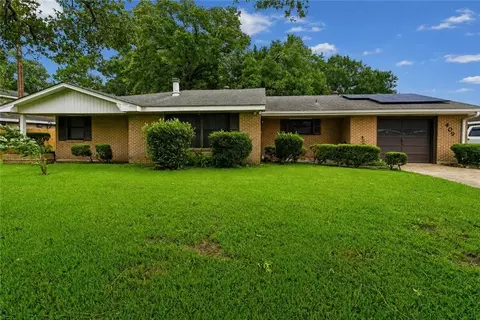 409 Oak Ave, Bridge City, LA 70094