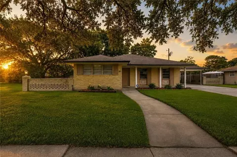 26 W Carmack Dr, Chalmette, LA 70043