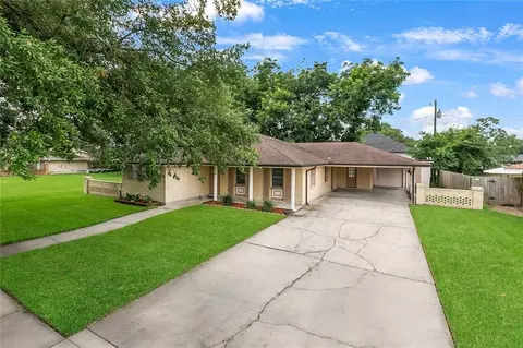 26 W Carmack Dr, Chalmette, LA 70043