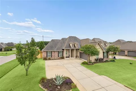 301 Old Place Ln, Madisonville, LA 70447