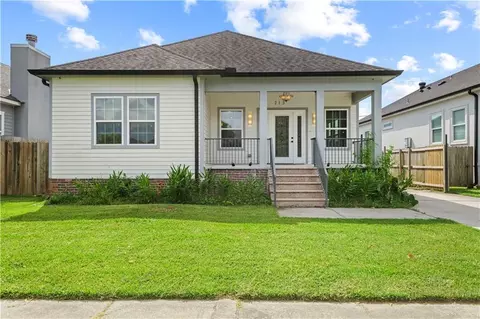 213 Beaver Dr, Arabi, LA 70032