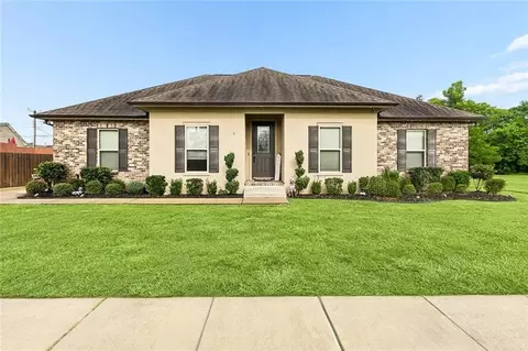 3001 Veronica Dr, Chalmette, LA 70043