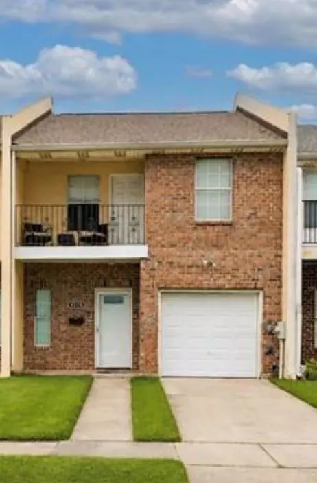 8223 Edinburgh St, New Orleans, LA 70118