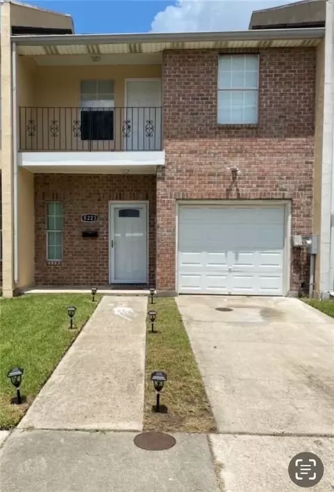 8223 Edinburgh St, New Orleans, LA 70118