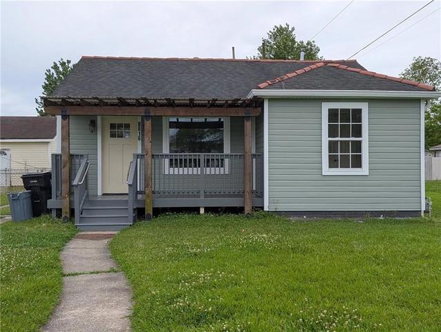 8616 Livingston Ave, Chalmette, LA 70043