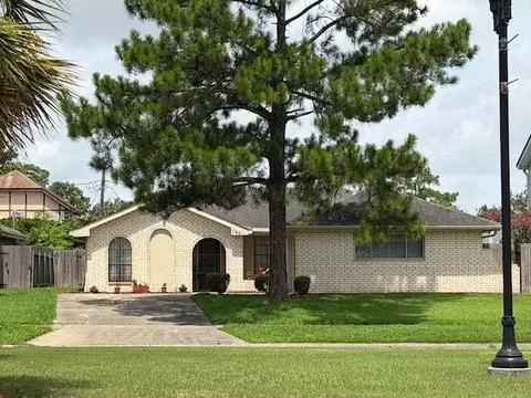 786 Terry Pkwy, Gretna, LA 70056