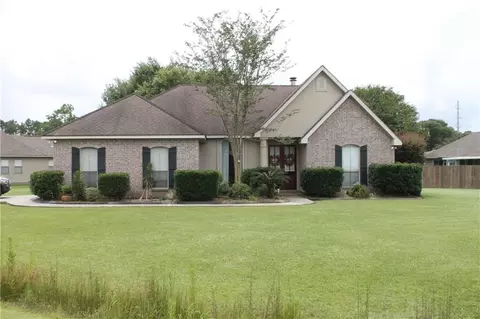 317 Prince Dr, Madisonville, LA 70447