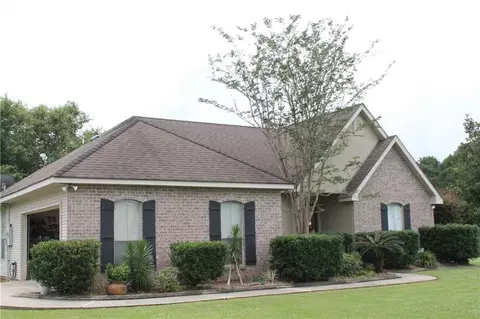 317 Prince Dr, Madisonville, LA 70447