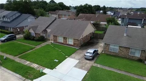 2116 Snowbird Dr, Harvey, LA 70058