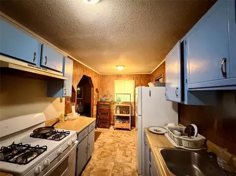 Kitchen - 37388 E Pinehill Dr, Slidell, LA 70460 photo 3 of 3