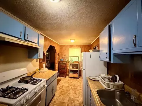 Kitchen - 37388 E Pinehill Dr, Slidell, LA 70460 photo 3 of 3