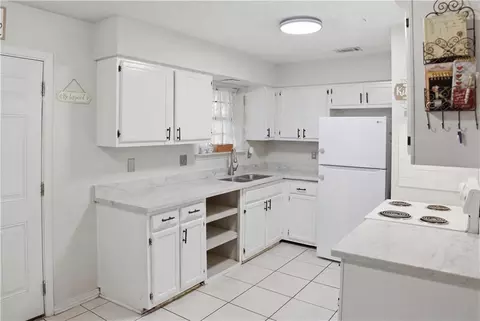 Kitchen - 158-160 Beech St, Covington, LA 70433 photo 2 of 2