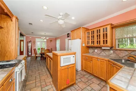 Kitchen - 4150 E Us 98 Hwy, Mccomb, MS 39648 photo 1 of 5