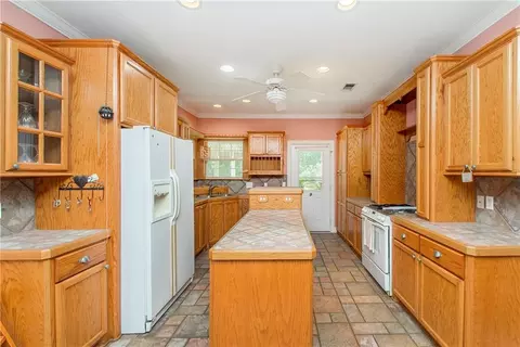 Kitchen - 4150 E Us 98 Hwy, Mccomb, MS 39648 photo 5 of 5