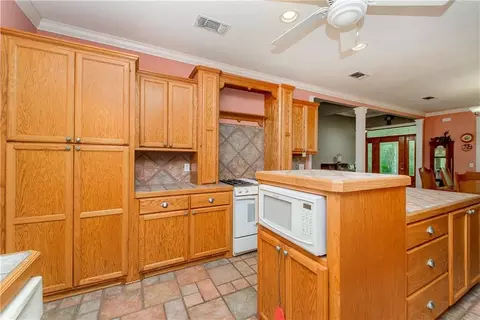 Kitchen - 4150 E Us 98 Hwy, Mccomb, MS 39648 photo 3 of 5