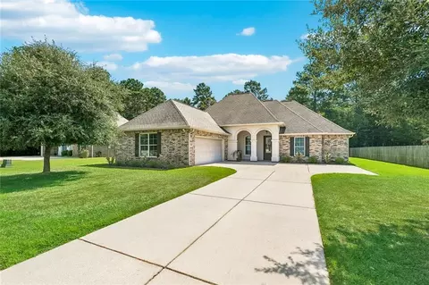 592 English Oak Dr, Madisonville, LA 70447