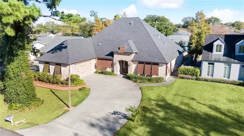 131 Colonial Club Dr, Harahan, LA 70123