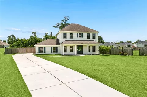 9505 E Kayla Ln, Westwego, LA 70094