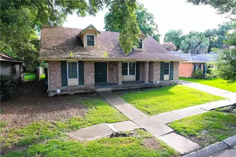 3934 Peachtree Ct, New Orleans, LA 70131