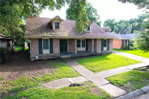 3934 Peachtree Ct, New Orleans, LA 70131
