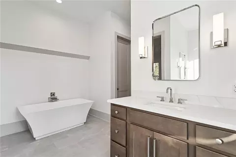 Bath - 17314 Paddock Cir, Hammond, LA 70403 photo 3 of 5
