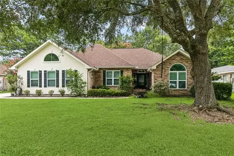 10 Wickfield Dr, Covington, LA 70433
