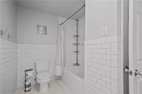 Bath - 227 Cheron Dr, Mandeville, LA 70448 photo 3 of 5