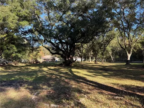 Oak Park Drive, Madisonville, LA 70447