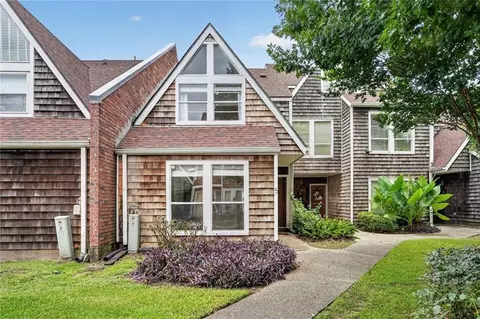 5 Spinnaker Ln, New Orleans, LA 70124