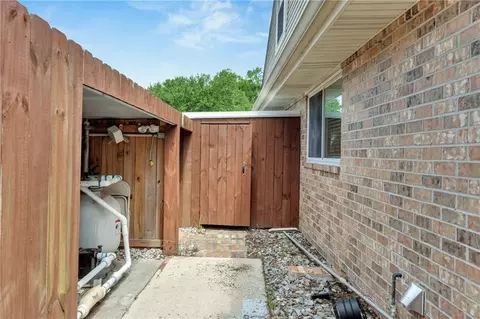 Exterior - 2204 Ormond Blvd, Destrehan, LA 70047 photo 3 of 11