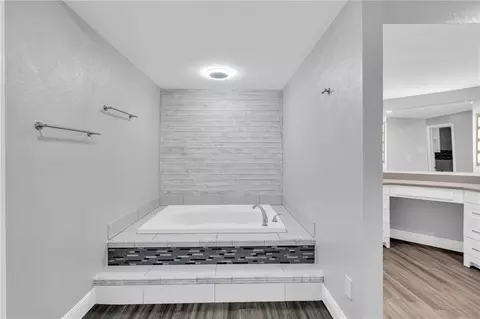Bath - 2204 Ormond Blvd, Destrehan, LA 70047 photo 2 of 8