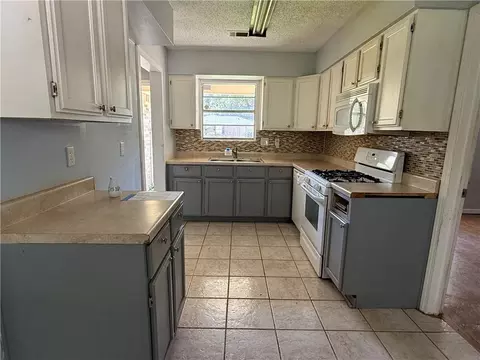 Kitchen - 3838 Arrowhead Dr, Slidell, LA 70458 photo 1 of 1