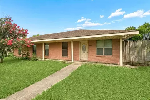 2005 Marietta St, Chalmette, LA 70043