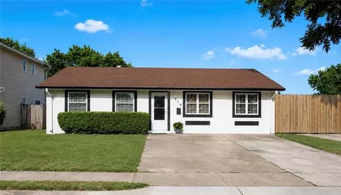 813 Oakwood Dr, Gretna, LA 70056