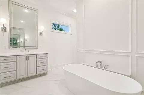 Bath - 4212 Cypress Point Dr, Covington, LA 70433 photo 2 of 6