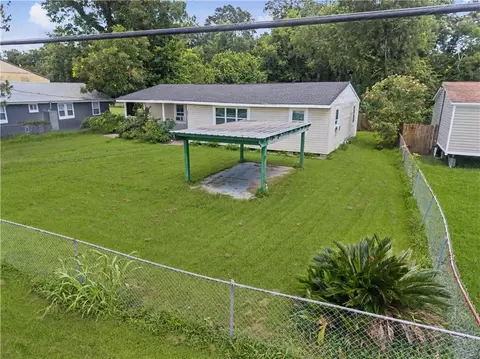 Exterior - 333 Killona Dr, Killona, LA 70057 photo 2 of 5