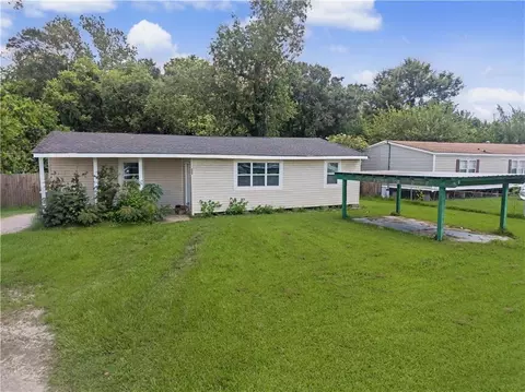 Exterior - 333 Killona Dr, Killona, LA 70057 photo 4 of 5