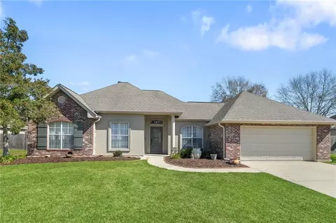 409 Gainesway Dr, Madisonville, LA 70447