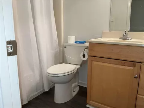 Bath - 32 Hickory Dr, Covington, LA 70433 photo 1 of 2