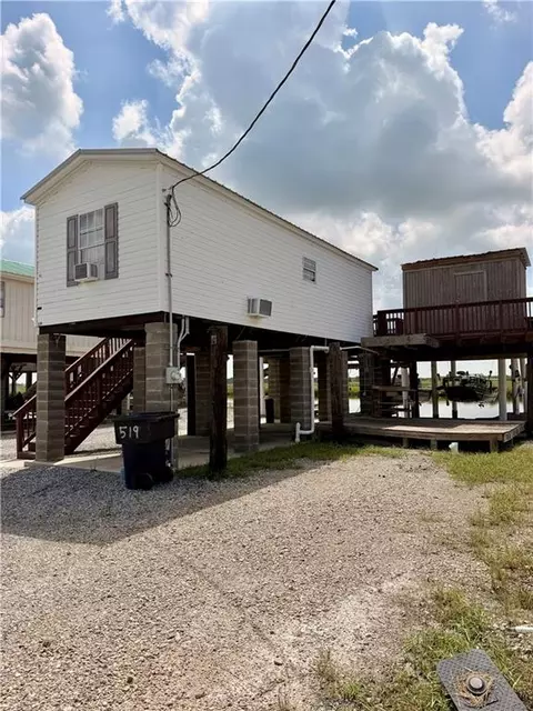 519 Martin Ln, Port Sulphur, LA 70083