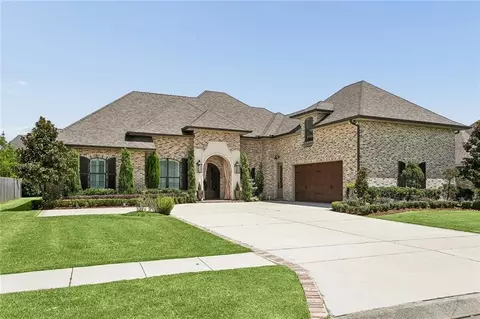 307 Lac Iberville Dr, Luling, LA 70070
