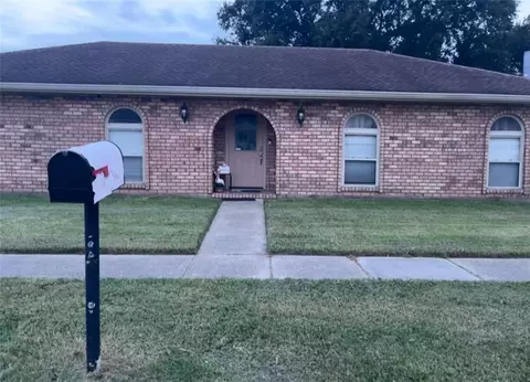 2713 Legend Dr, Meraux, LA 70075