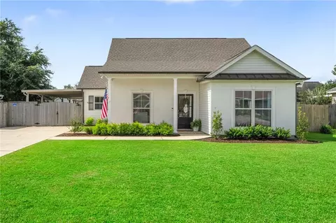 28458 Cameo Ct, Ponchatoula, LA 70454