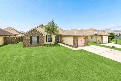 320 Allie Ln, Luling, LA 70070