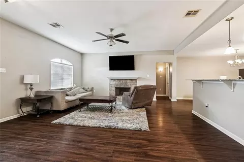 Living - 303 Allie Ln, Luling, LA 70070 photo 2 of 3