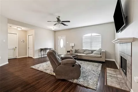 Living - 303 Allie Ln, Luling, LA 70070 photo 3 of 3