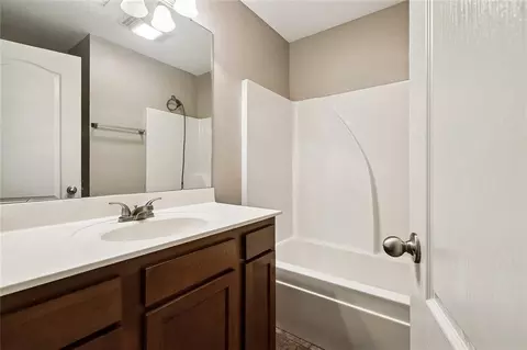 Bath - 303 Allie Ln, Luling, LA 70070 photo 2 of 2