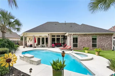 Exterior - 526 Florence Dr, Slidell, LA 70458 photo 2 of 4