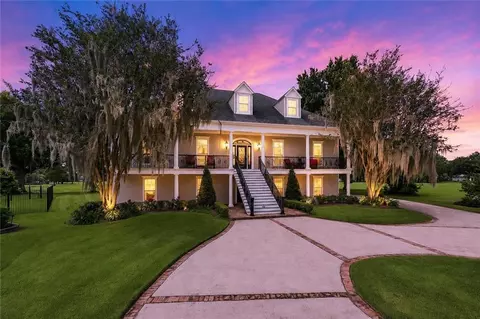 26 Bocage Dr, Destrehan, LA 70047